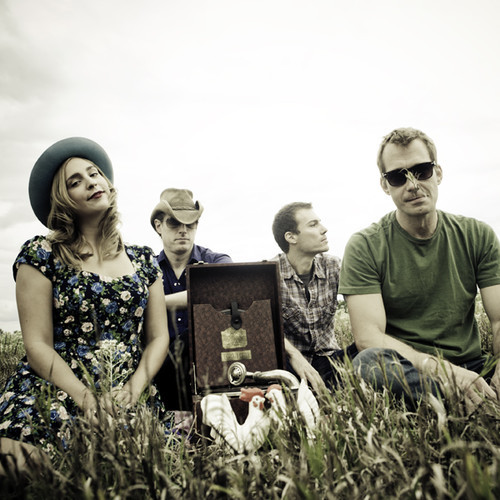 MM Recommends Angela Perley & The Howlin'  Moons